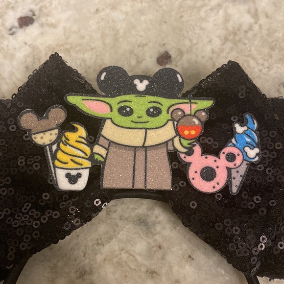 ✨ NWT baby Yoda Sequin Minnie Mouse Ears | Disney - Picture 3 of 3